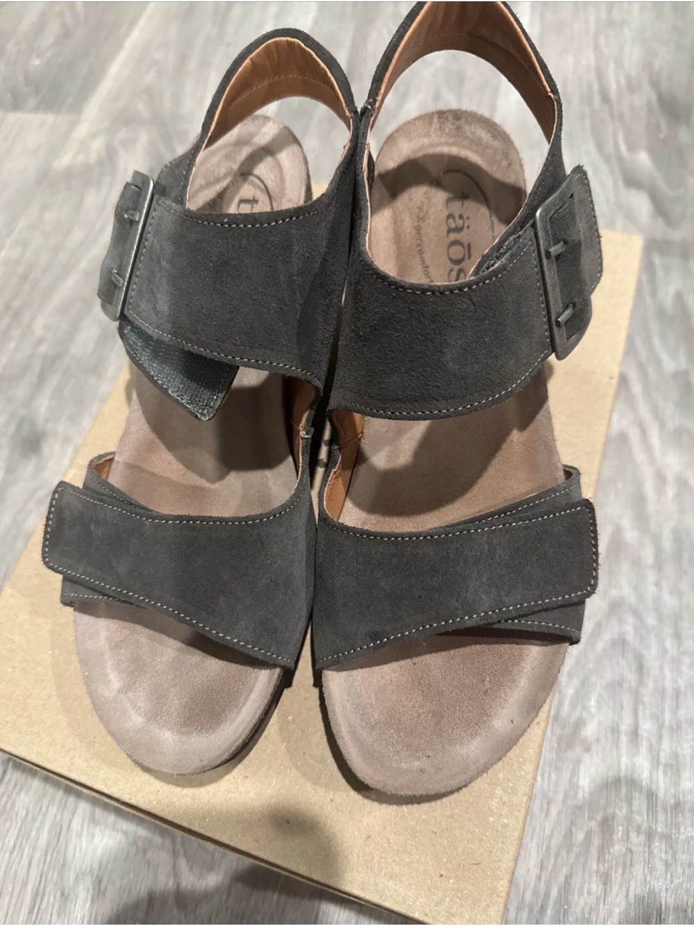 Taos Footwear Women's Gray Suede Adjustable Comfort Sandals